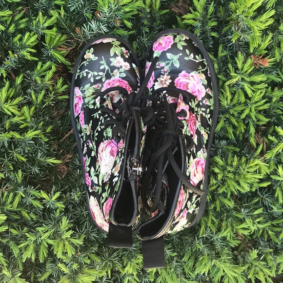 Floral like new combat rain boots chunky - Picture 2 of 3